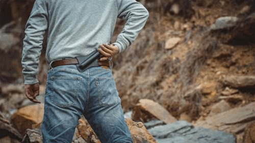 一老汉买甩棍竟然为这事_棍子