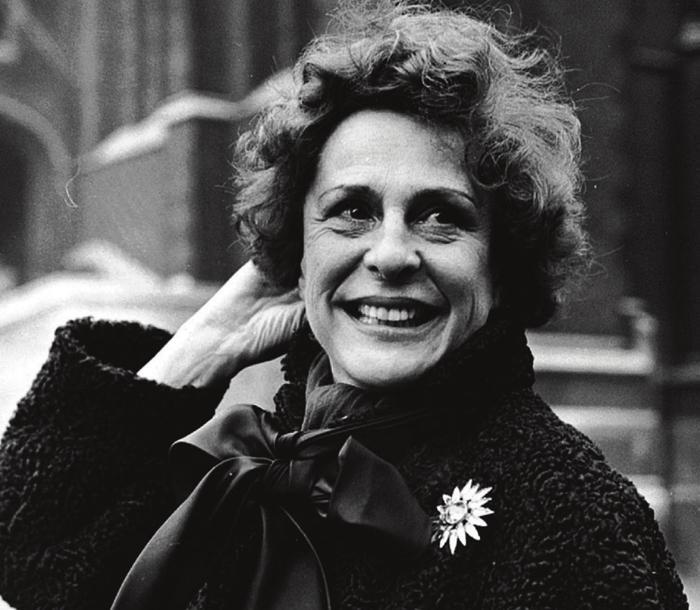 她是希特勒眼中的"完美情人":活到101岁,被后世唾骂70年!_里芬斯塔尔