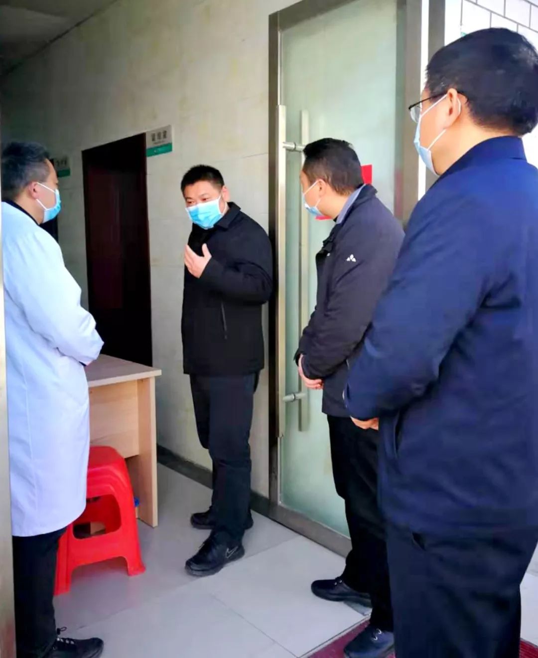 县委书记余世明等深入南山乡镇检查督导疫情防控工作
