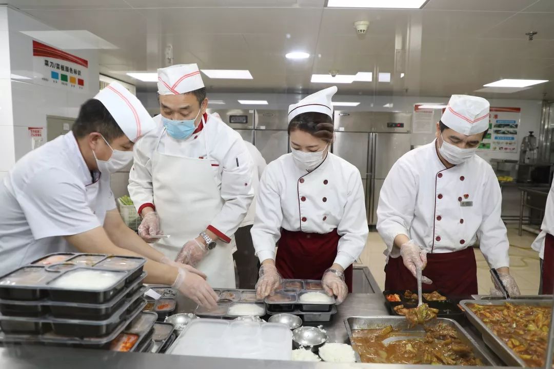 做好后勤保障员工餐厅用心守护每一餐