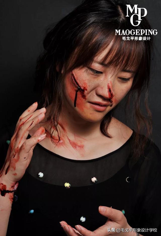 手把手教你打造超逼真伤效妆明明知道是假的我却看疼了