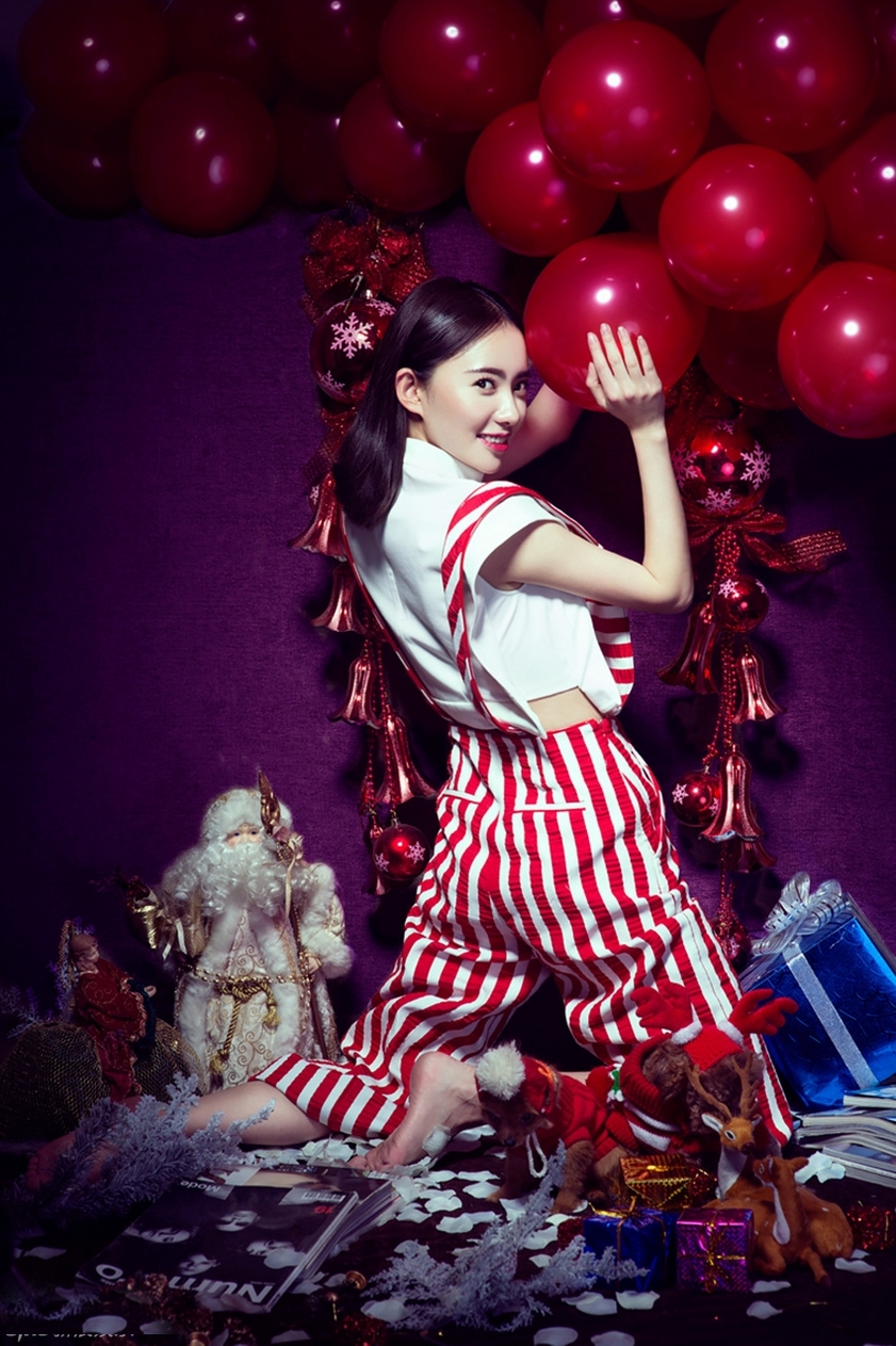 爱情公寓诺澜扮演者"刘萌萌"圣诞活泼写真