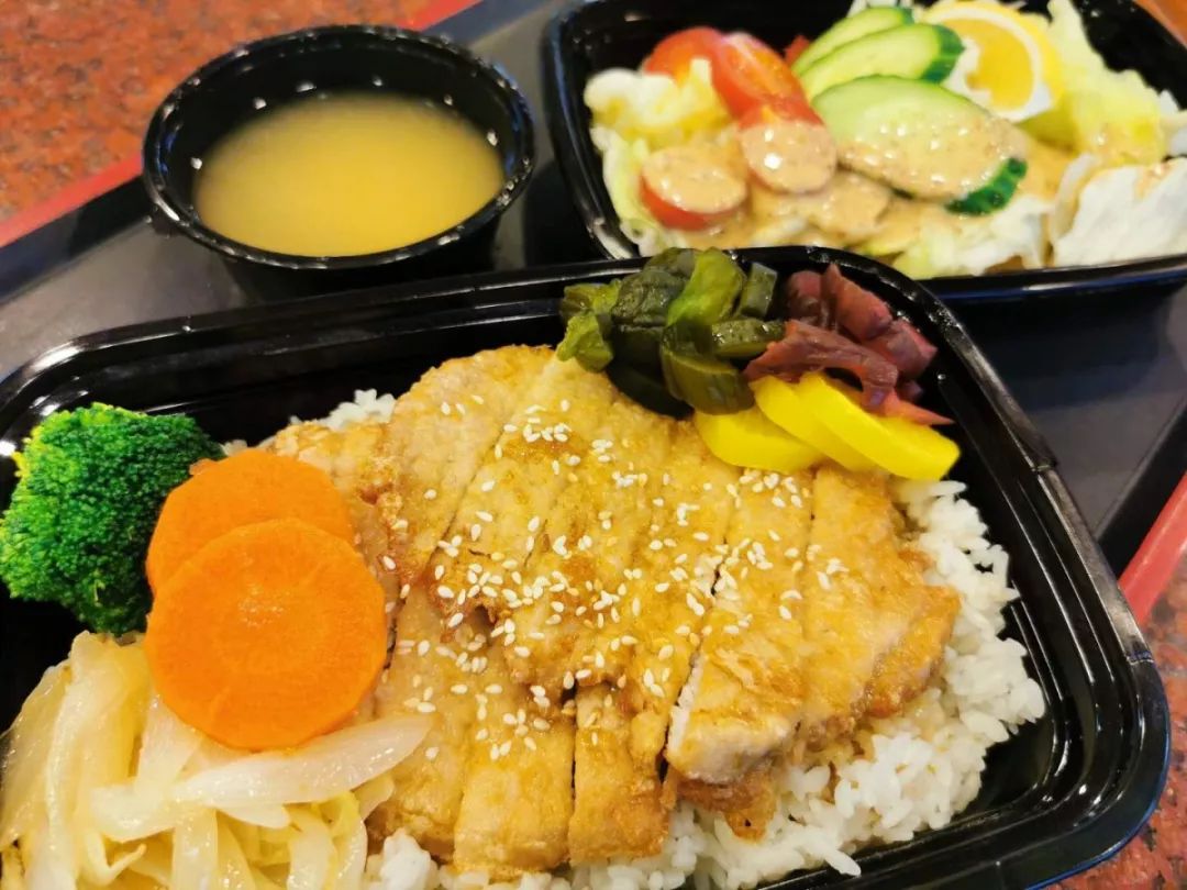 外卖内容:日料便当,特色本帮菜,面包甜点等 外卖方式:美团外卖下单