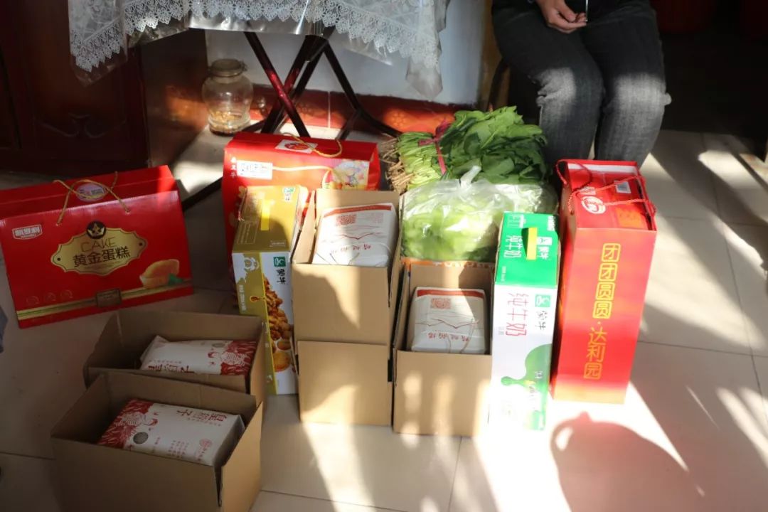 静乐县青联委员慰问援鄂医生徐双春家人