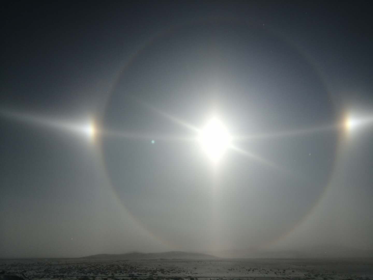 内蒙古多地出现幻日奇观