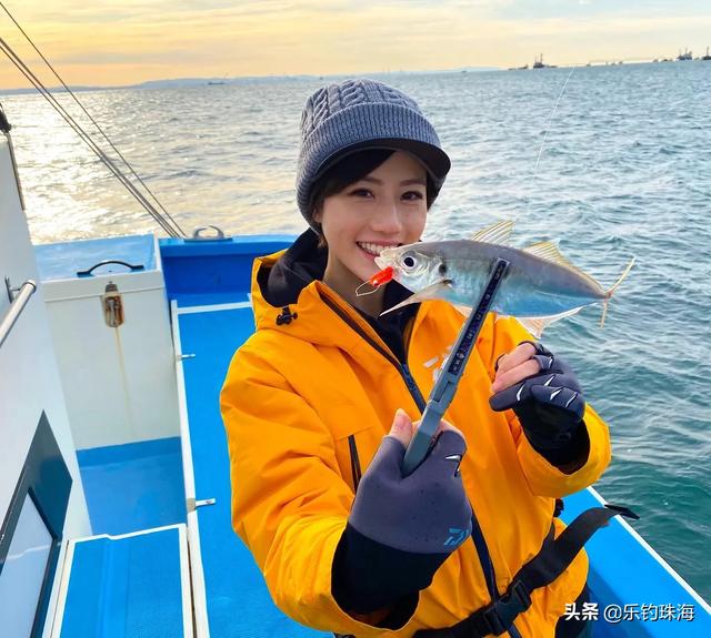 美丽钓鱼小姐姐,风姿绰约迷人眼