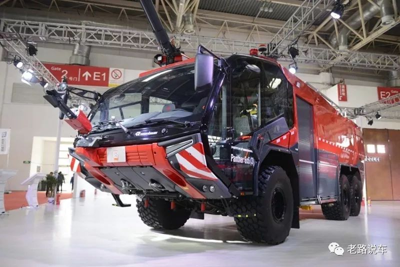 致敬逆行者近距离感受卢森堡亚美洲豹机场消防车