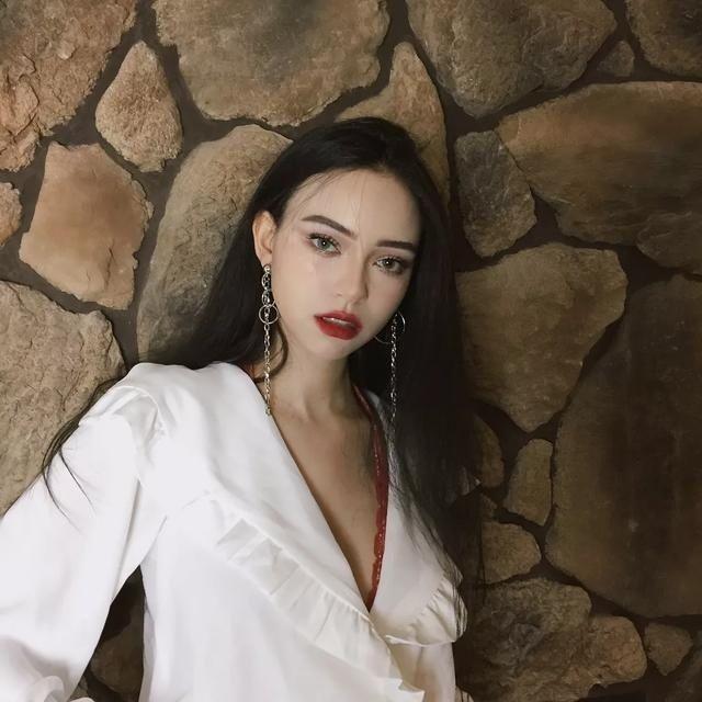 最近美国诞生一对双胞胎,有网友说她们像海贼王女帝,居然很美丽_alex