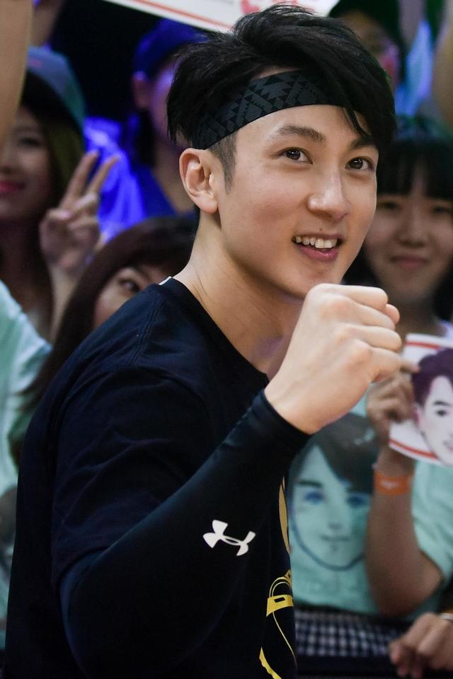 可man可少年跟着吴尊学穿搭