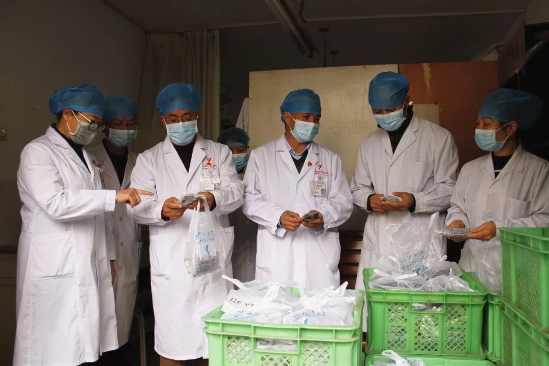 疫情防控中医药人坚守临床一线有打赢疫战的决心