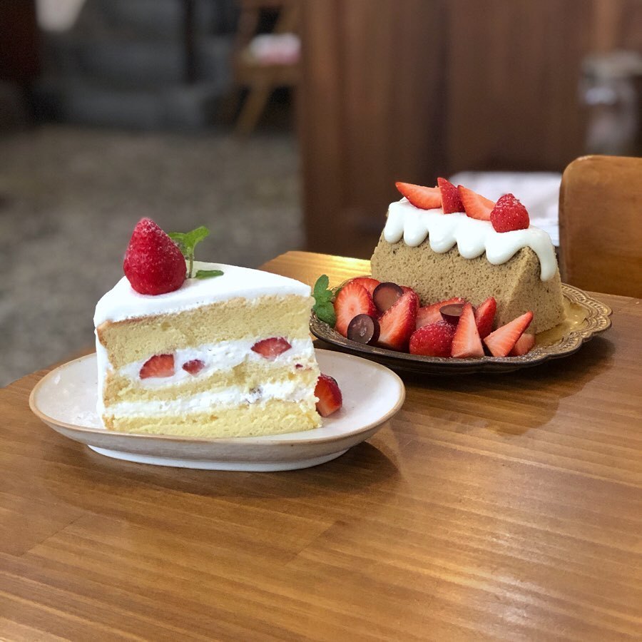 用草莓这样装饰蛋糕绝对惊艳!_奶油