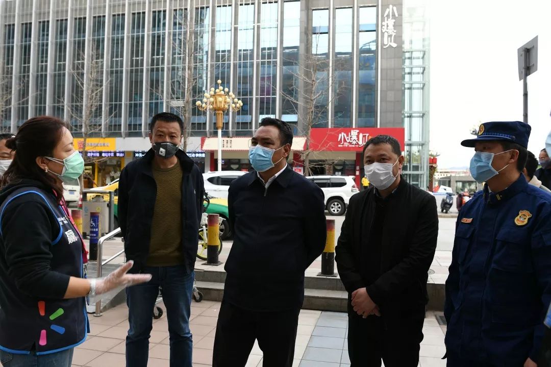 常务副市长杨中华一行,在市应急管理局局长田琨,麒麟区副区长杨云权和