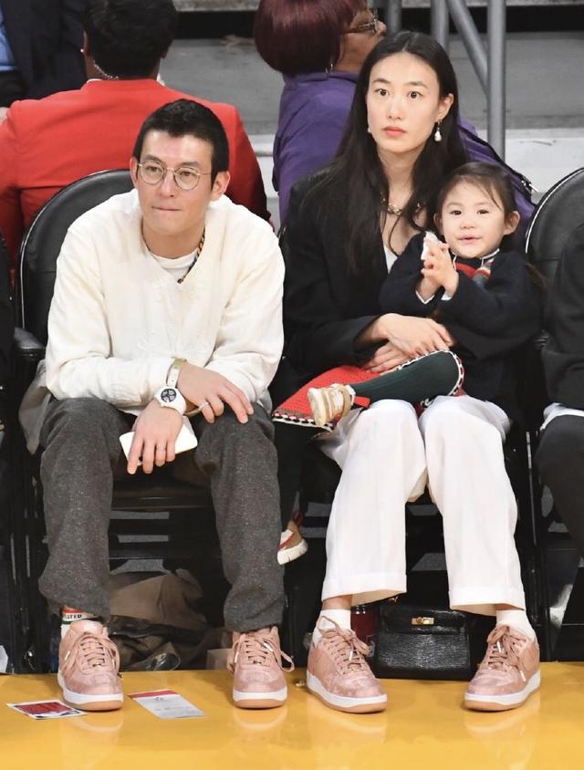 陈冠希情人节晒与秦舒培恩爱合照,网友:太爱这一对!