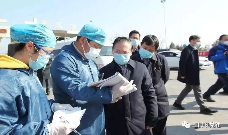 2月13日,市委书记刘南昌到卢氏县检查疫情防控和企业复工复产工作.