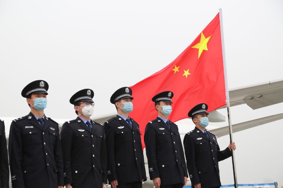 扬泰机场全力保障白衣战士出征武汉