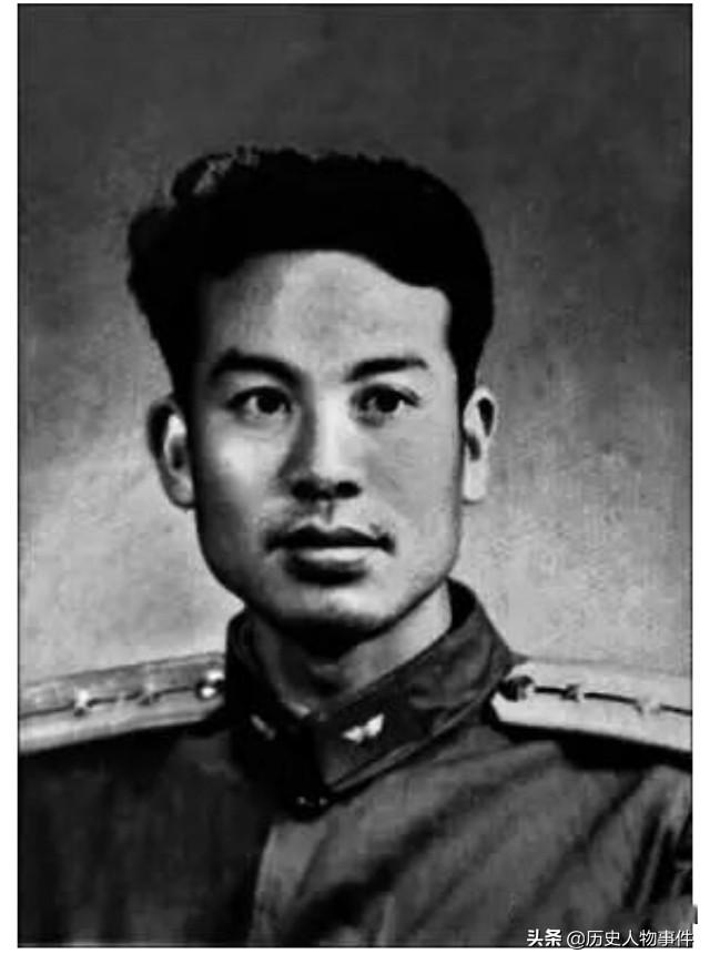 机从杭州笕桥机场起飞投敌,在飞行途中李显斌开枪打伤领航员李才旺