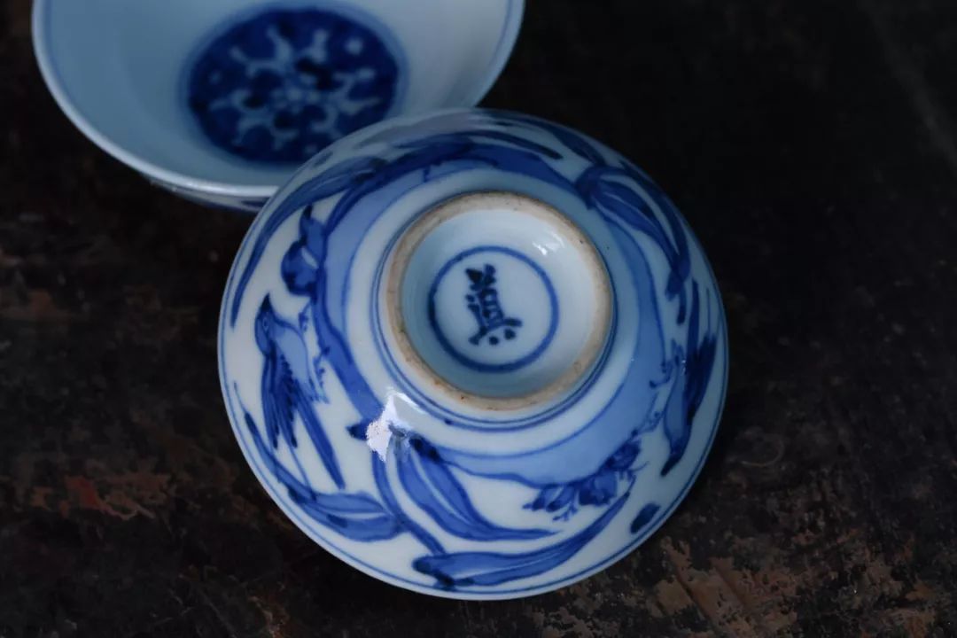 尺寸:容量38ml日本道八鸟图案青花杯*5只· 本次拍品 ·▽后朴是一群