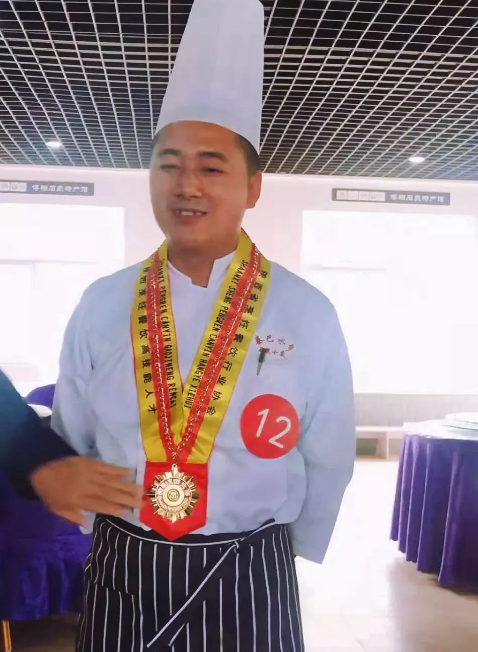 陕西烹饪大师石泉珍珠泉大酒店厨师长:邱洪涛做法第1步提前煮好红曲米