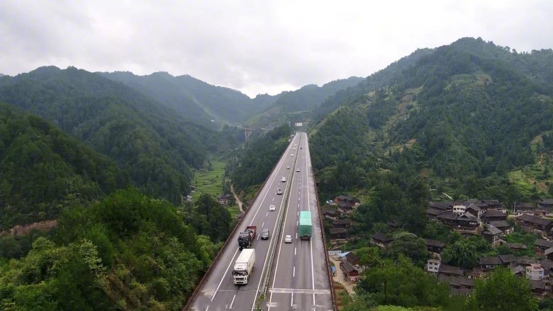 经研究,省政府近日批复同意,同意将沪昆高速公路凯麻段凯里收费站从g