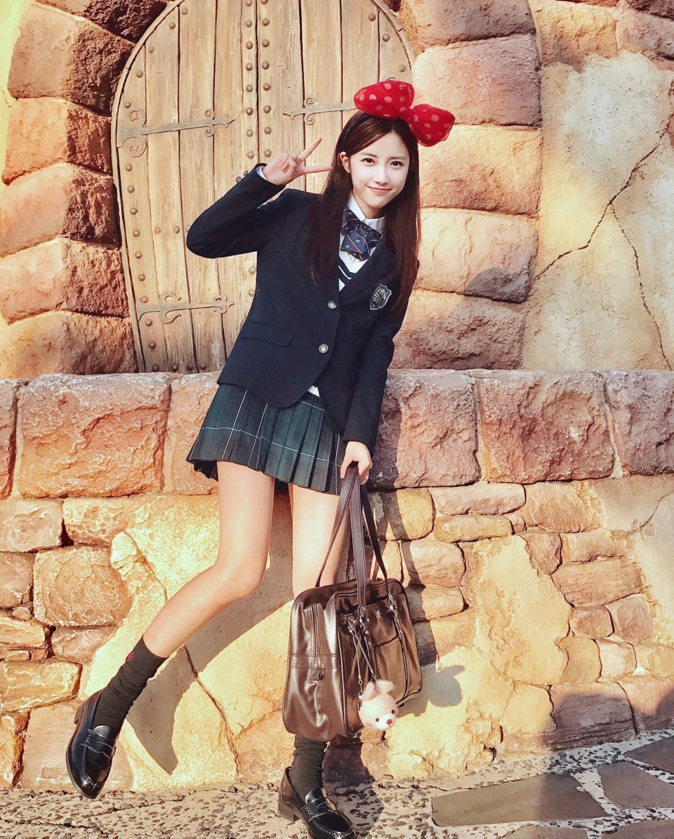 梁婧娴,若隐若现的微笑之下带着一丝丝的高冷优雅