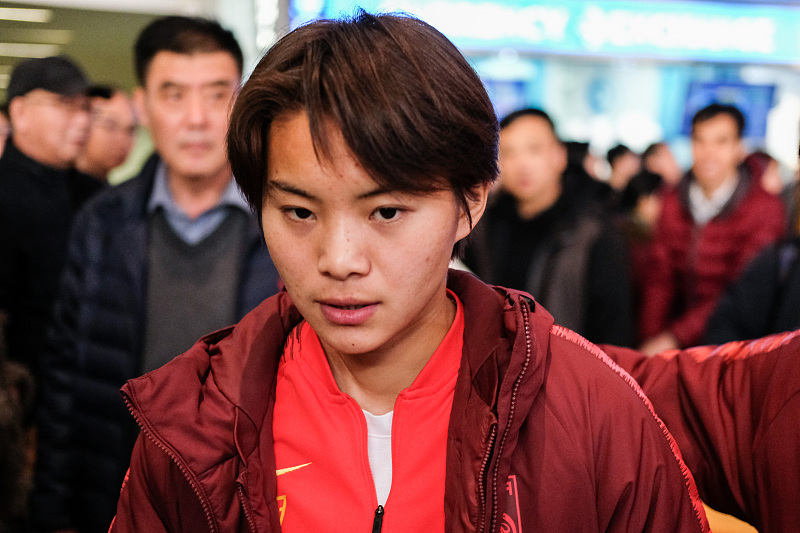 原创中国球员捐款谁最让人称赞不是李铁的100万也不是郑智的50万