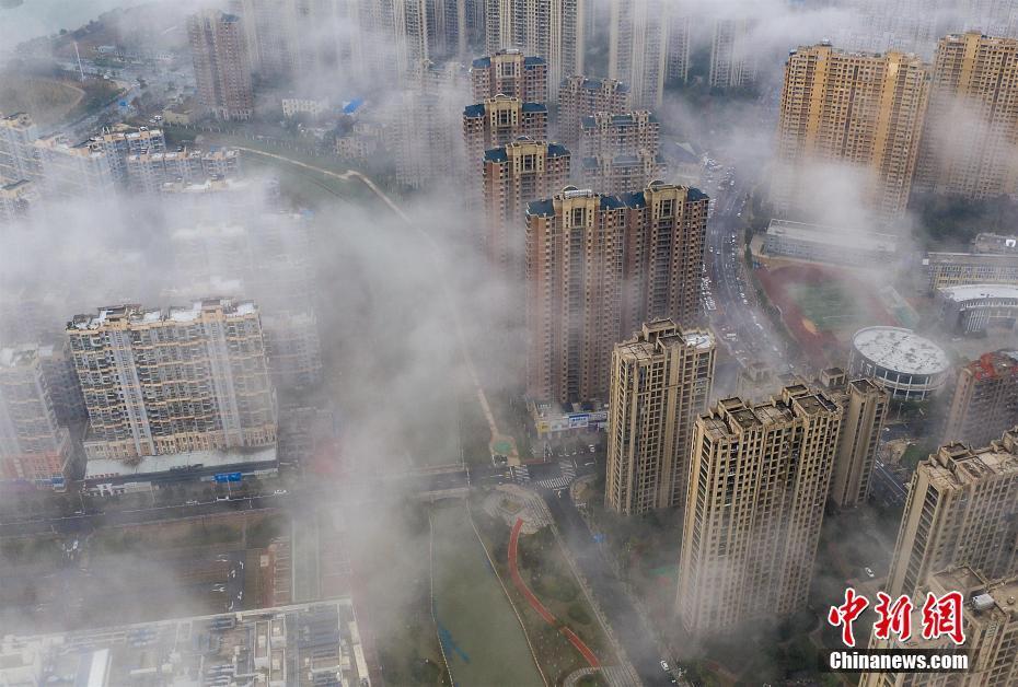 江西南昌现壮观平流雾景观 宛如空中之城