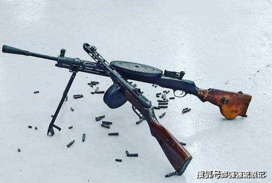 50和54式冲锋枪基于前苏联"波波沙"系列冲锋枪仿制而来.