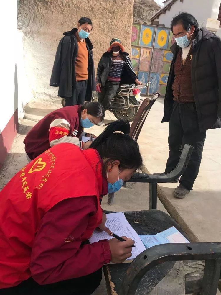 青春战疫石渠青年志愿者在行动