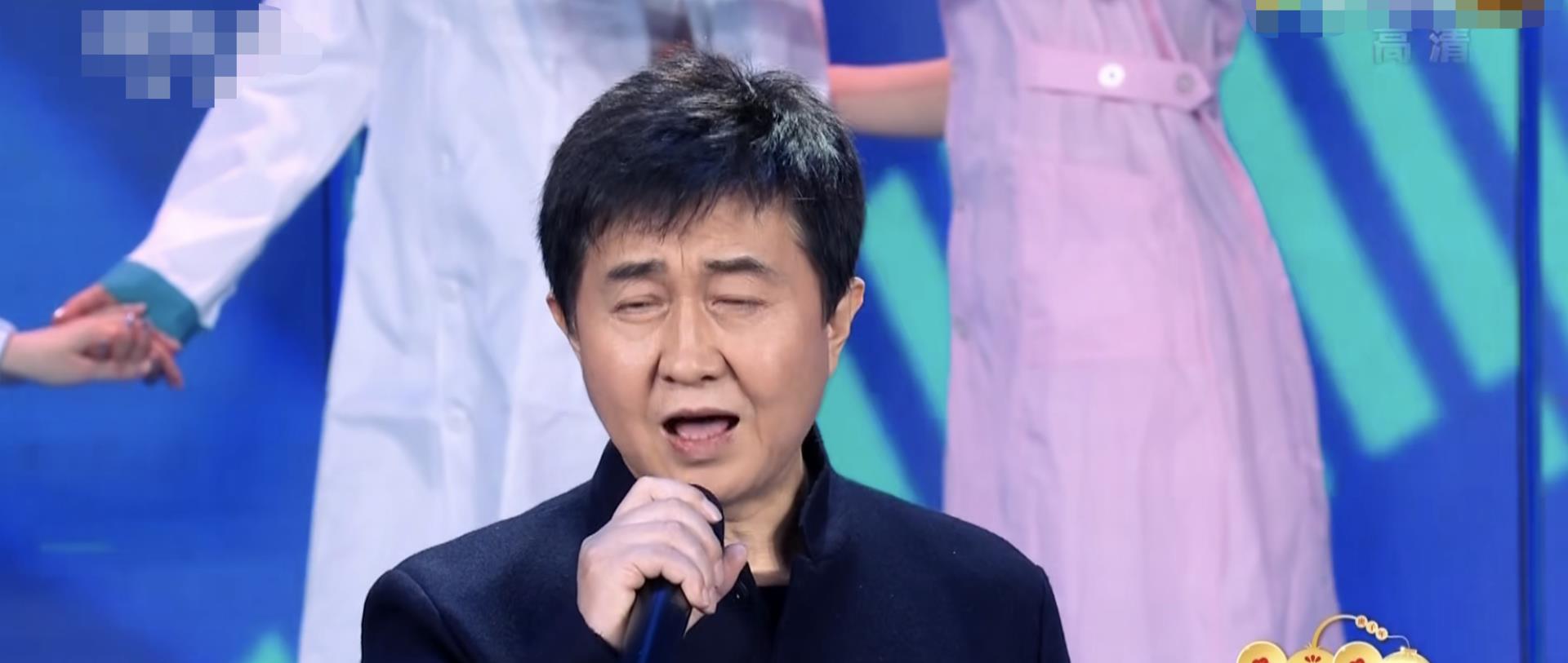 废寝忘食!53岁付笛声献唱幕后细节曝光,饿了只用简单口粮充饥