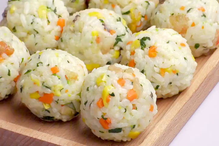 彩蔬米饭团,加了这一种食材,鲜香可口全家人都举双手为你点赞