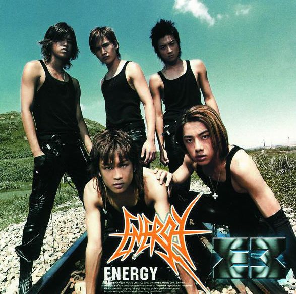 当时时尚时尚最时尚,但如今看就是杀马特的封套那年的10月,energy推出