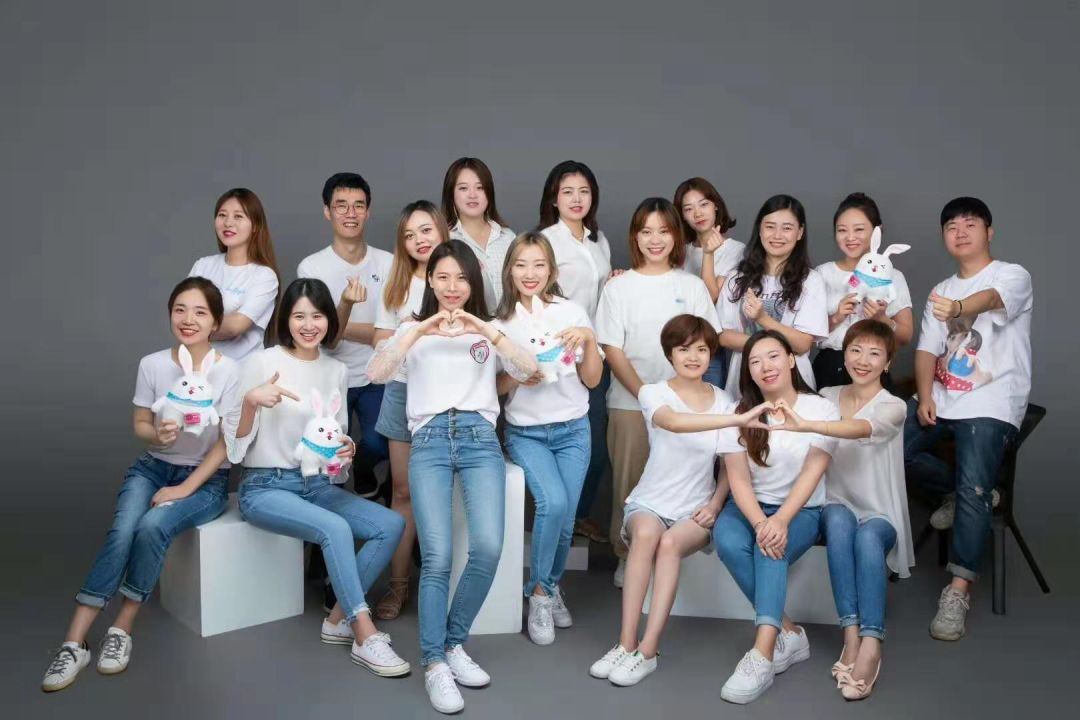 在这个特殊的日子我们在电话这头安抚着客人的焦灼和