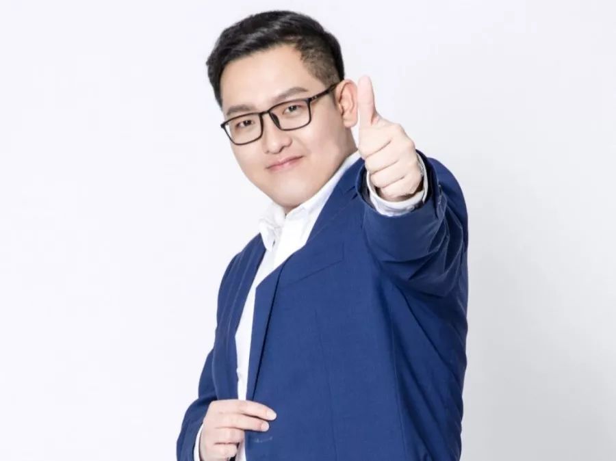 桑宏斌人称"政治小王子",掌腾政治考研名师,8年教学经验学生超过10万