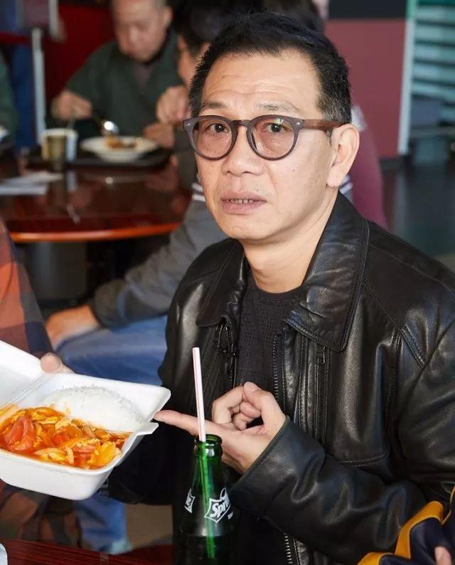 聊起拍摄喜剧之王时临时改剧本,原来,外卖仔那场戏原是舞台剧表演