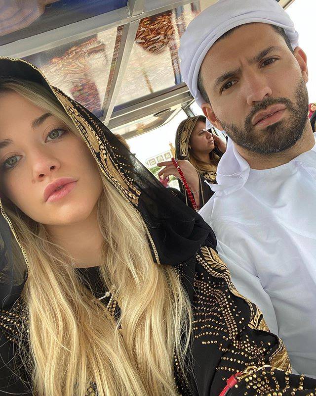 阿圭罗低调约会漂亮金发女友!五官精致耐看,身材火辣令人羡慕