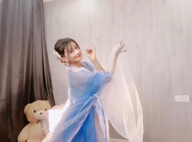 古阿扎情人节古风舞蹈身披薄纱挺胸展翅飞翔这部视频好看