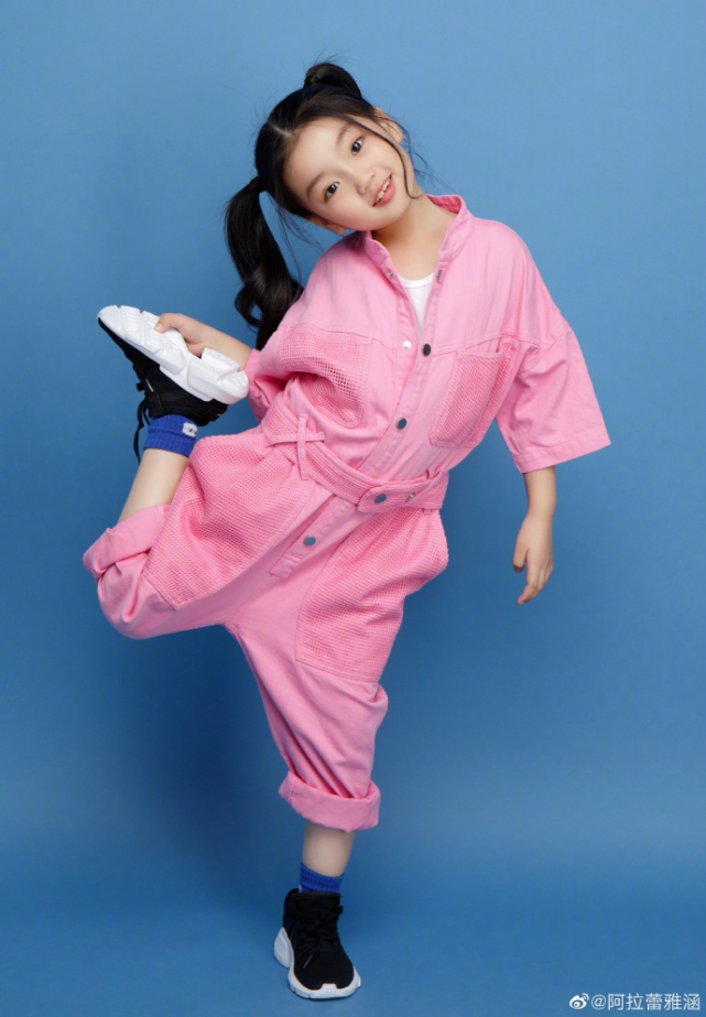 小萌娃长成小美女了_董力