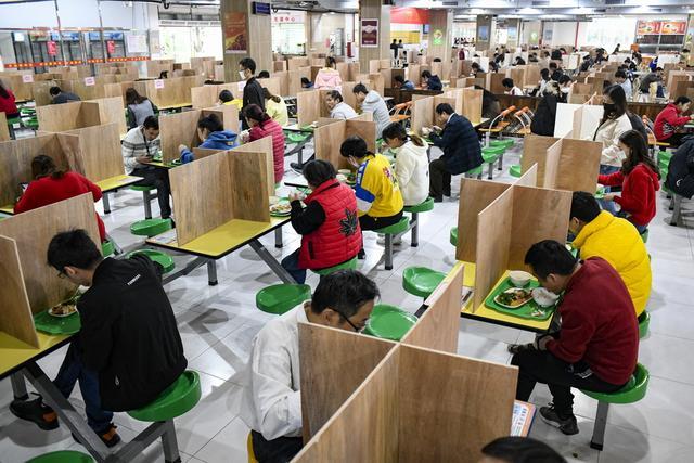 工厂企业上班了你们那里是怎么吃饭的我们是这样吃饭的