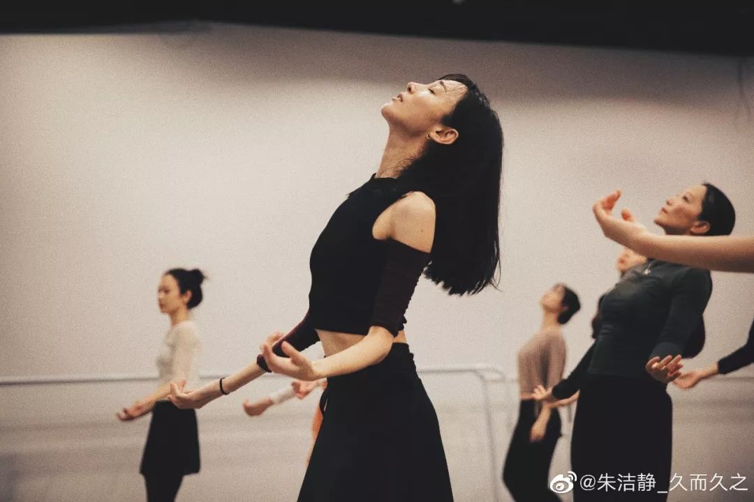 上海歌舞团首席朱洁静的晨光曲惊艳亮相春晚深藏功与名