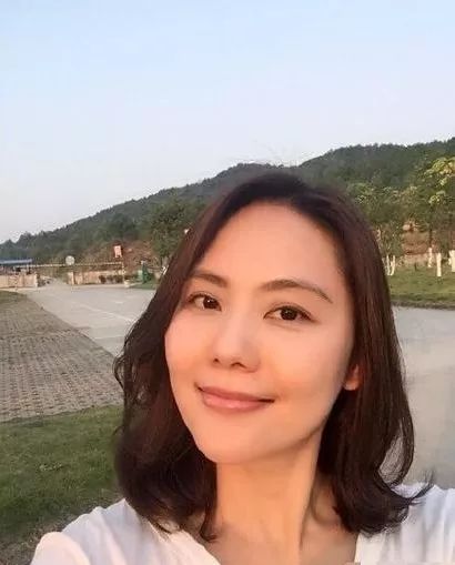 《还珠格格》没把她捧红,自认比林心如漂亮?40岁仍身材火辣!_柳红