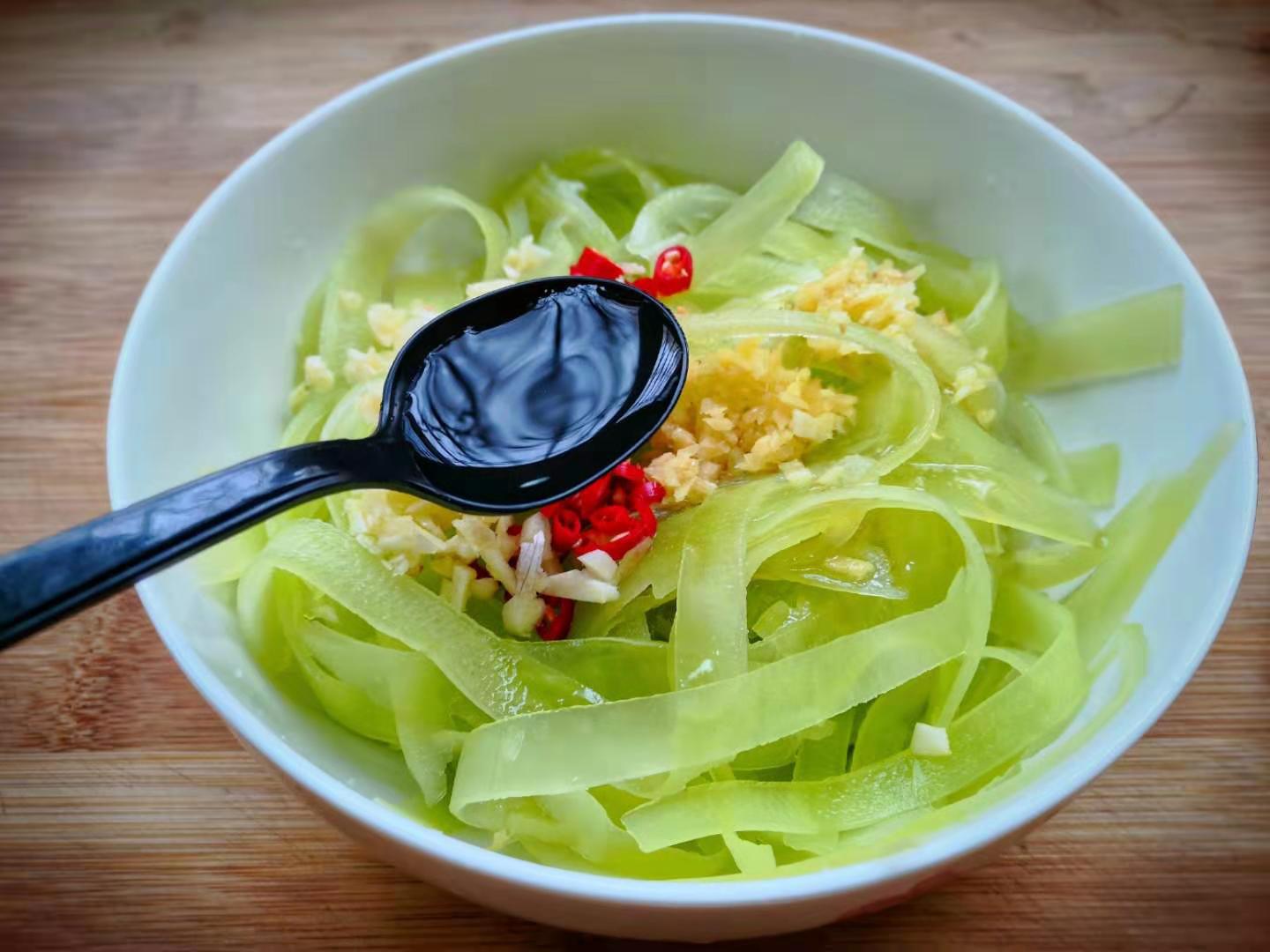 春节多油腻,这凉拌菜要常吃,是肠道的"清洁工",不懂吃真亏了