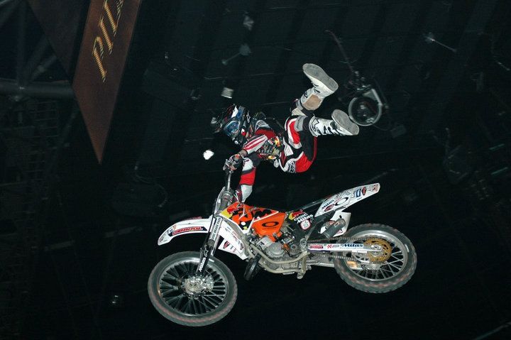 2018年:petr pilat是一名专业的fmx(花式极限摩托运动)车手,有丰富的