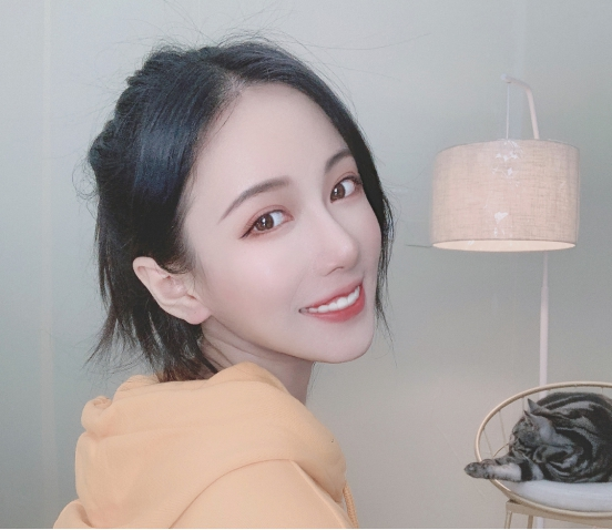 高颜值女主播丸子,上线提醒大家,却没想到众人竟如此回复!