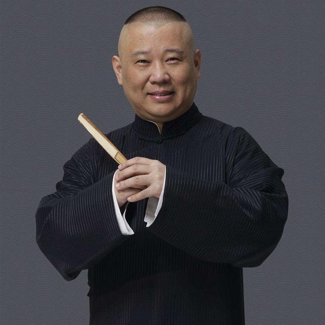 郭德纲情人节晒出两个儿子照片小儿子长相可爱很有喜感