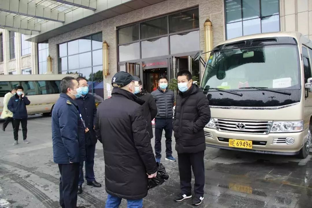 2月15日,宜昌交旅集团董事长江永深入疫情防控一线,实地督导疫情防控