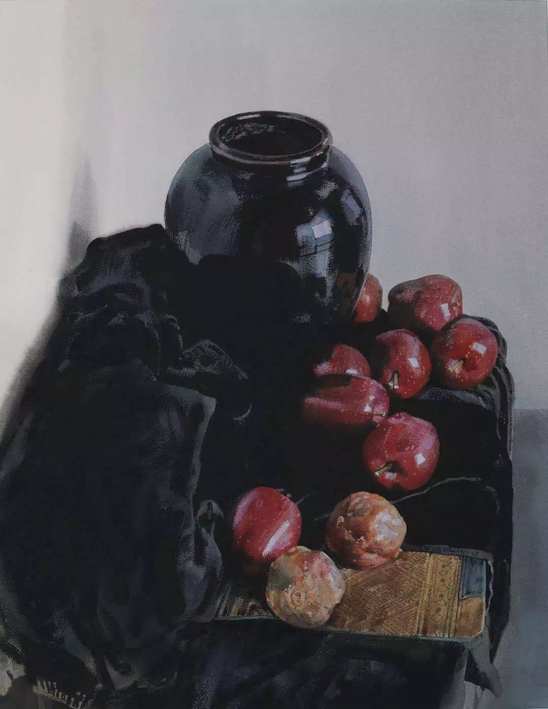 黑色陶罐与鲜果|71×91cm|2011年△有白色衬布的静物二|90×64cm
