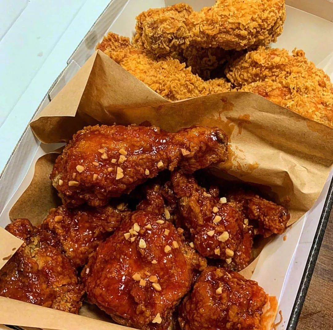 火锅,烤肉,炸鸡,奶茶色的口红,你试过吗?