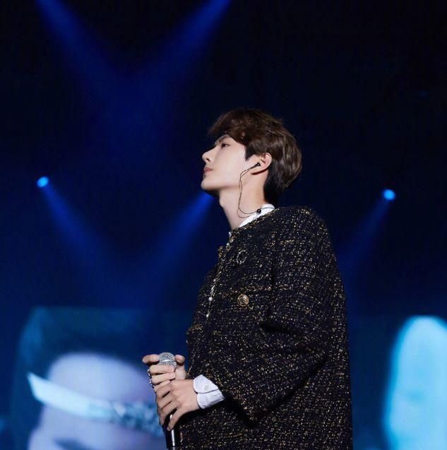 原创王一博泰国见面会陷入假唱风波肖战一句话帮他正名