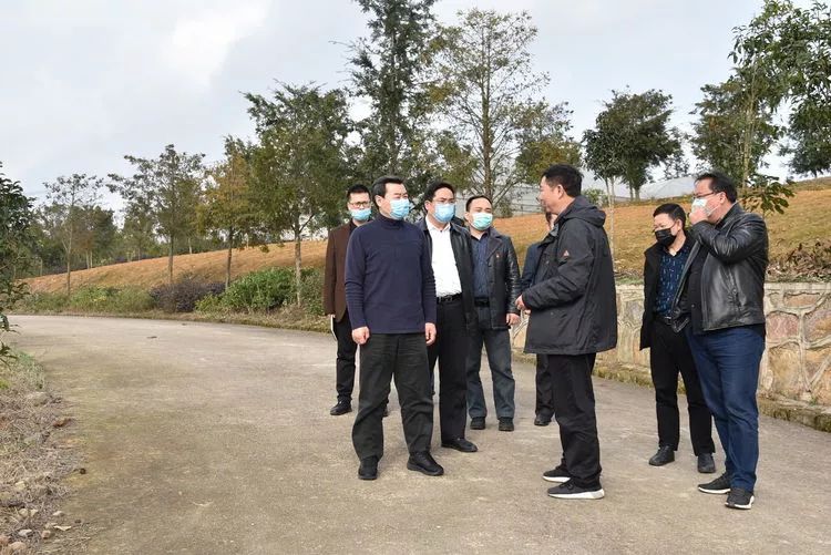 一手抓疫情一手抓生产施秉县委书记肖俊到牛大场镇督导检查疫情防控及