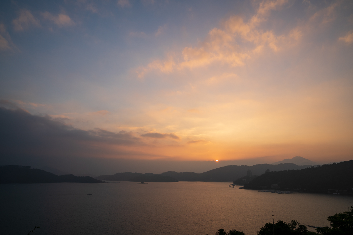 日月潭台湾最大的天然淡水湖每个人小学课本都读过的